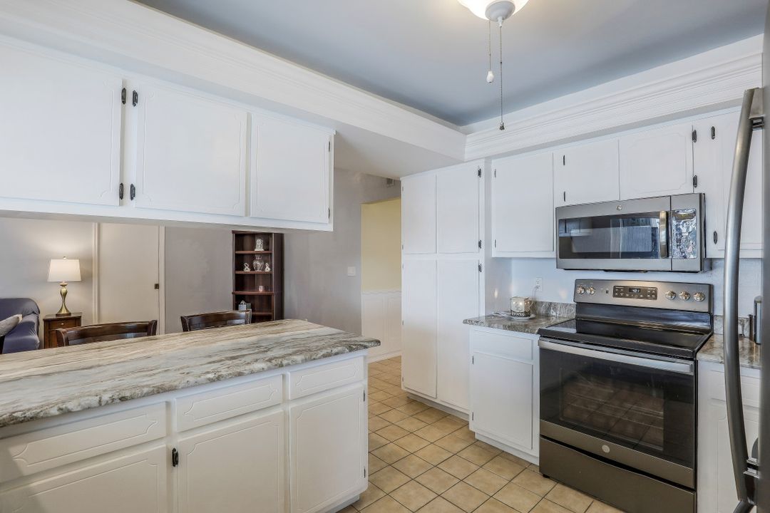 28 SE 12th Ave, Cape Coral, FL 33990