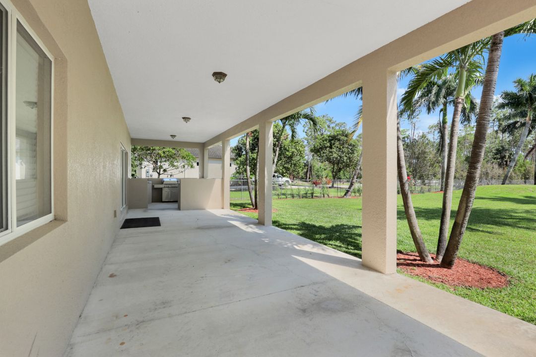 5660 Spanish Oaks Ln, Naples, FL 34119