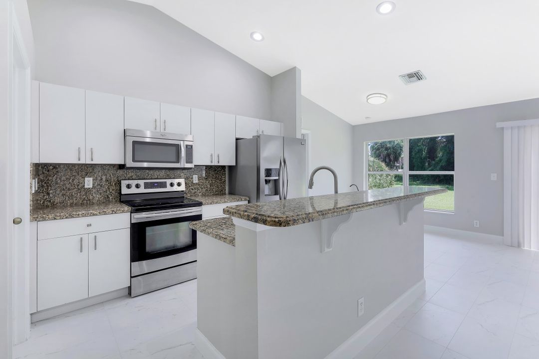 3521 NE 17th Pl, Cape Coral, FL 33909