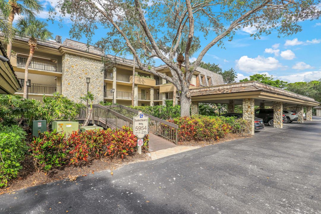 5954 Pelican Bay Blvd #222, Naples, FL 34108