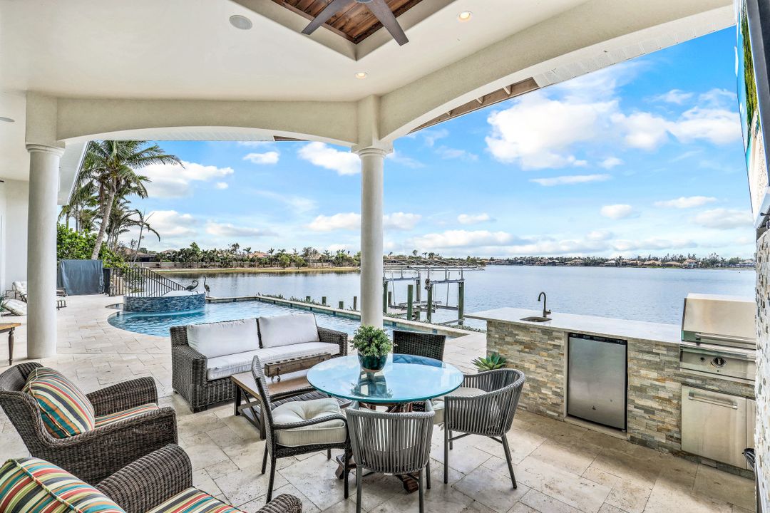 5930 Harborage Dr, Fort Myers, FL 33908