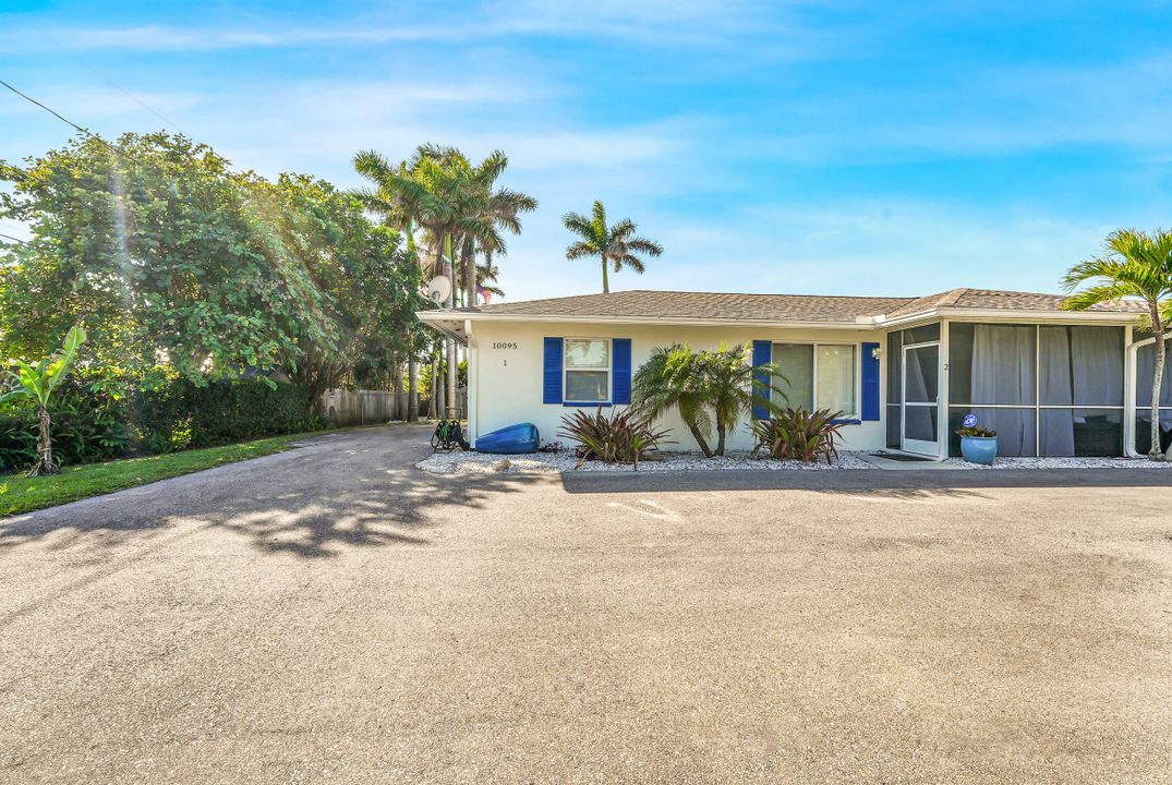 10095 7th St N #1, Naples, FL 34108