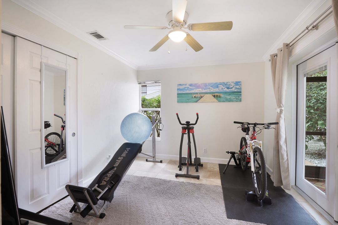 989 E Valley Dr, Bonita Springs, FL 34134