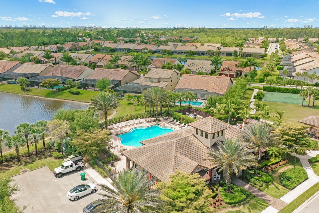 16083 Camden Lakes Cir, Naples, FL 34110