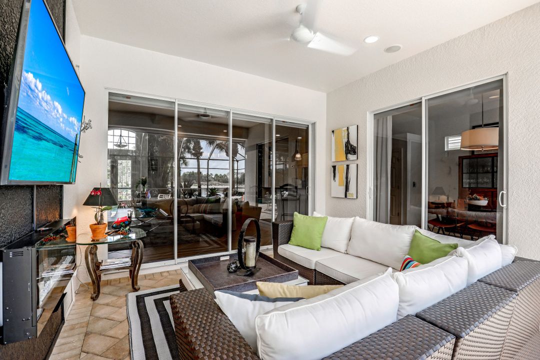 9150 Quartz Ln, Naples, FL 34120