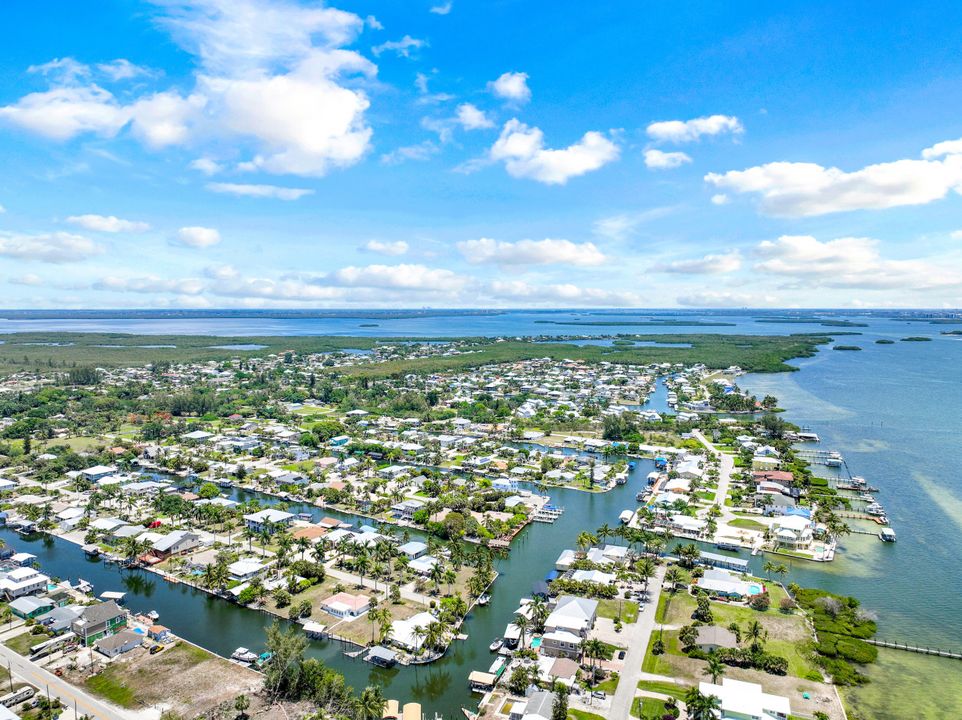 2471 Oleander St, Saint James City, FL 33956