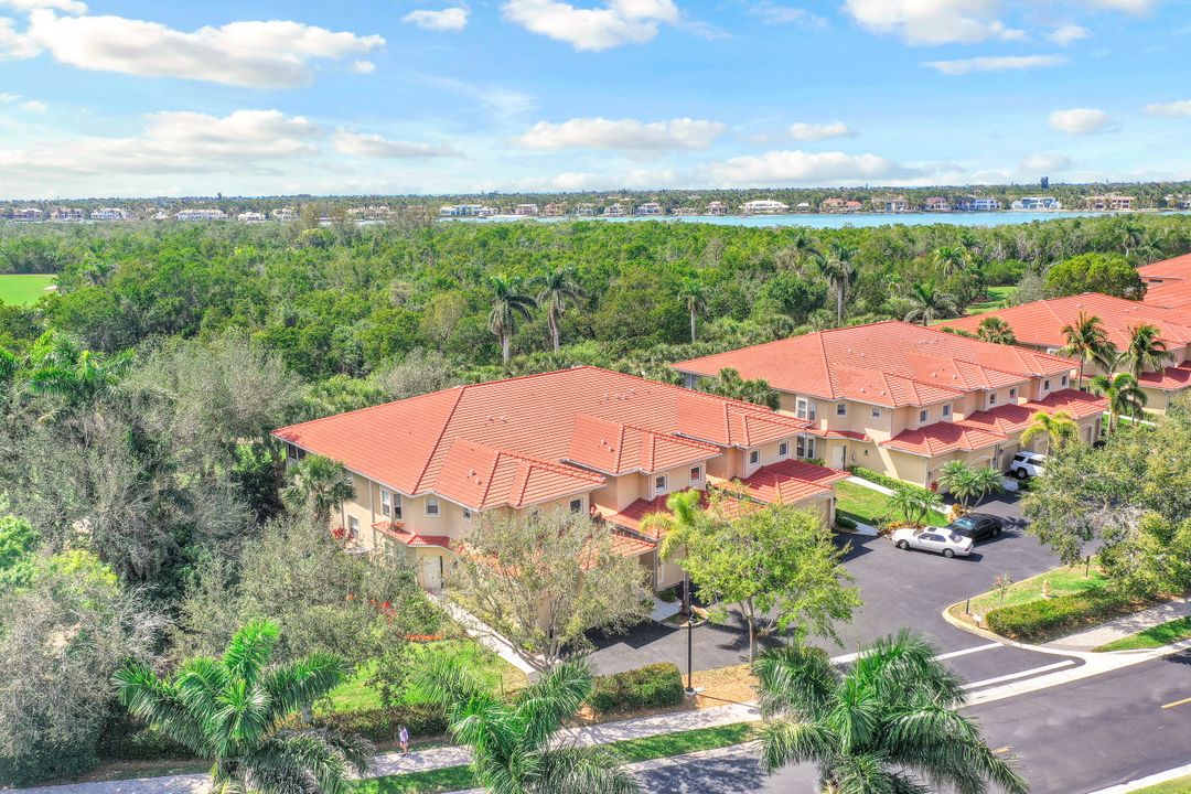 4800 Yacht Harbor Dr #822, Naples, FL 34112