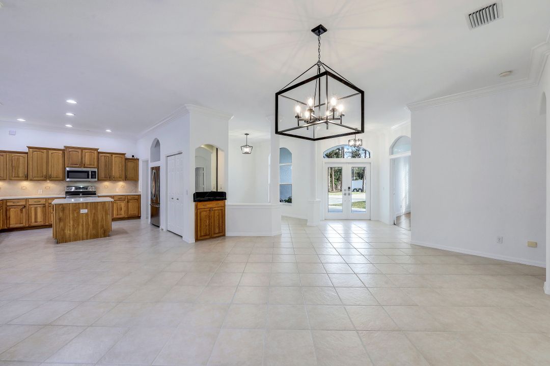 6087 Spanish Oaks Ln, Naples, FL 34119