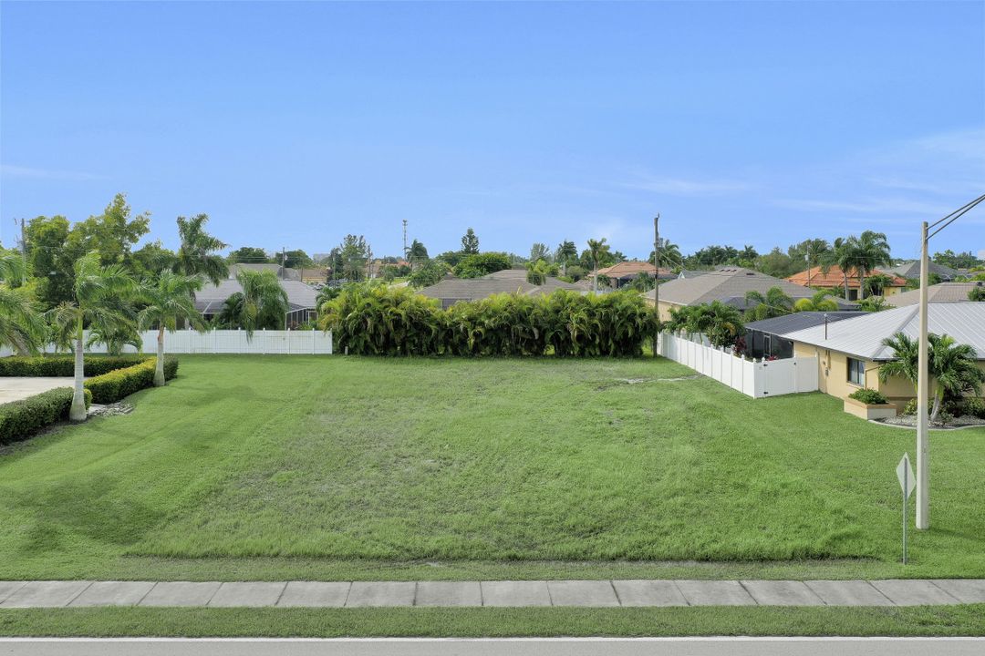 1616 Beach Pkwy W, Cape Coral, FL 33914