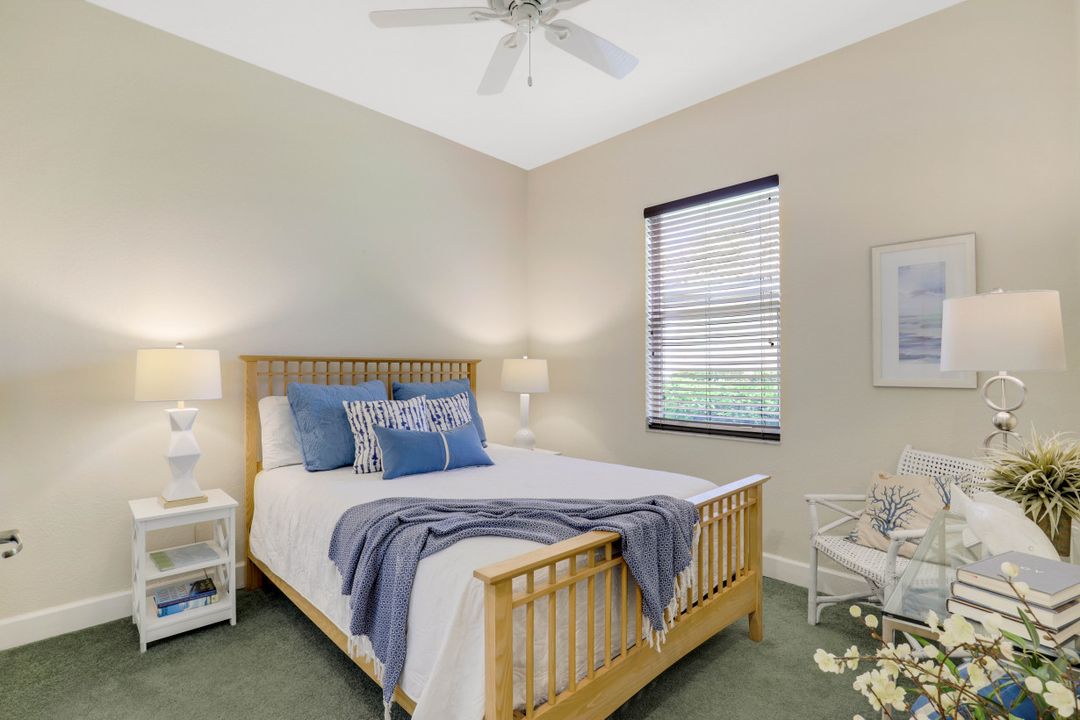 6082 Highwood Park Ct, Naples, FL 34110