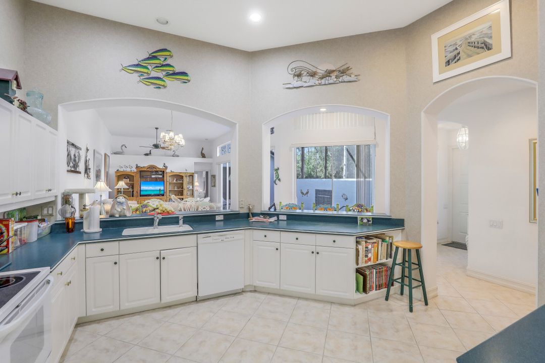 693 Mainsail Pl, Naples, FL 34110