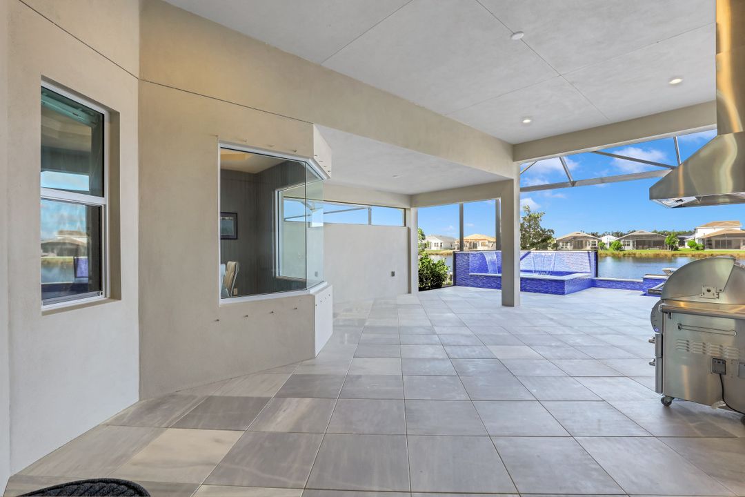 8961 Mustique Ln, Naples, FL 34114