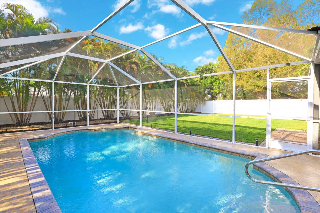 2208 Viscaya Pkwy, Cape Coral, FL 33990