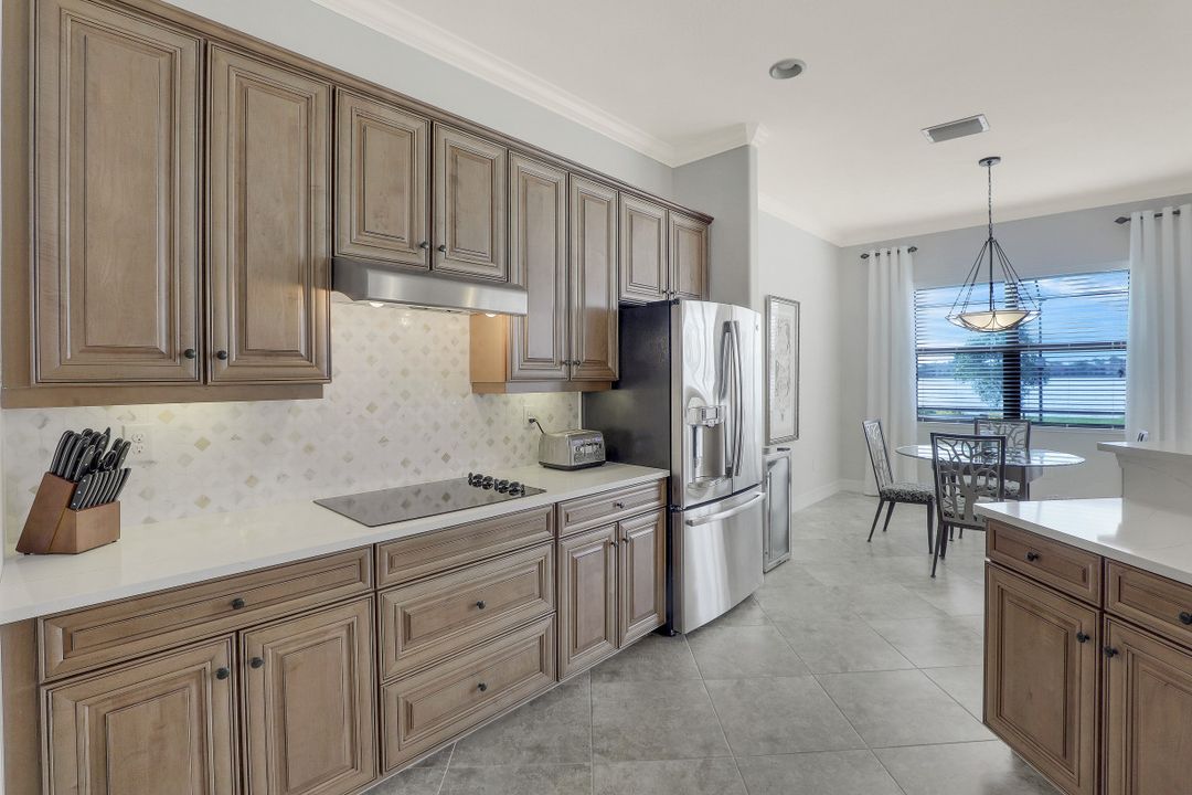 10066 Biscayne Bay Ln, Naples, FL 34120