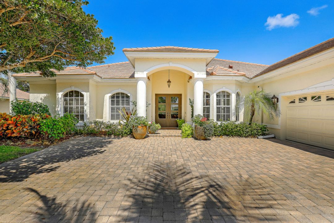 28416 Sombrero Dr, Bonita Springs, FL 34135