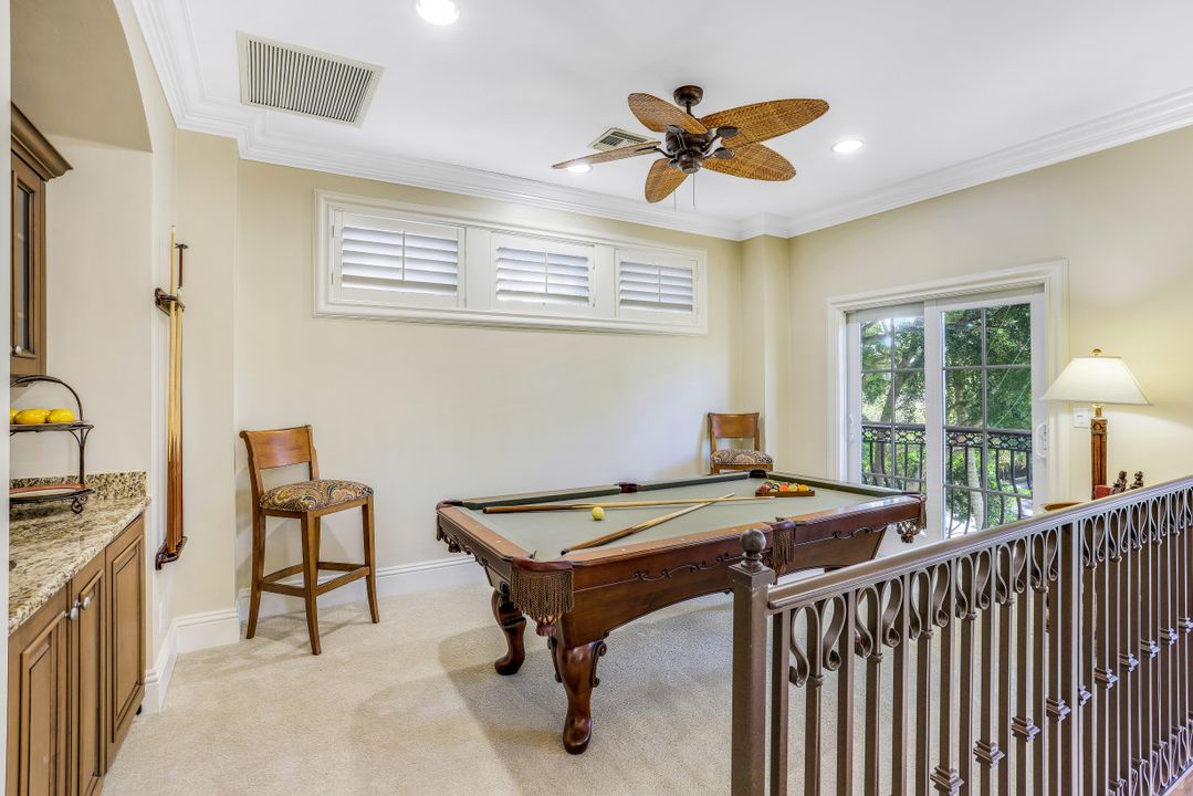 33 3rd St S, Naples, FL 34102