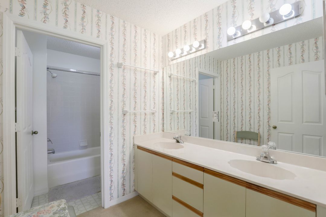 575 Augusta Blvd #8, Naples, FL 34113