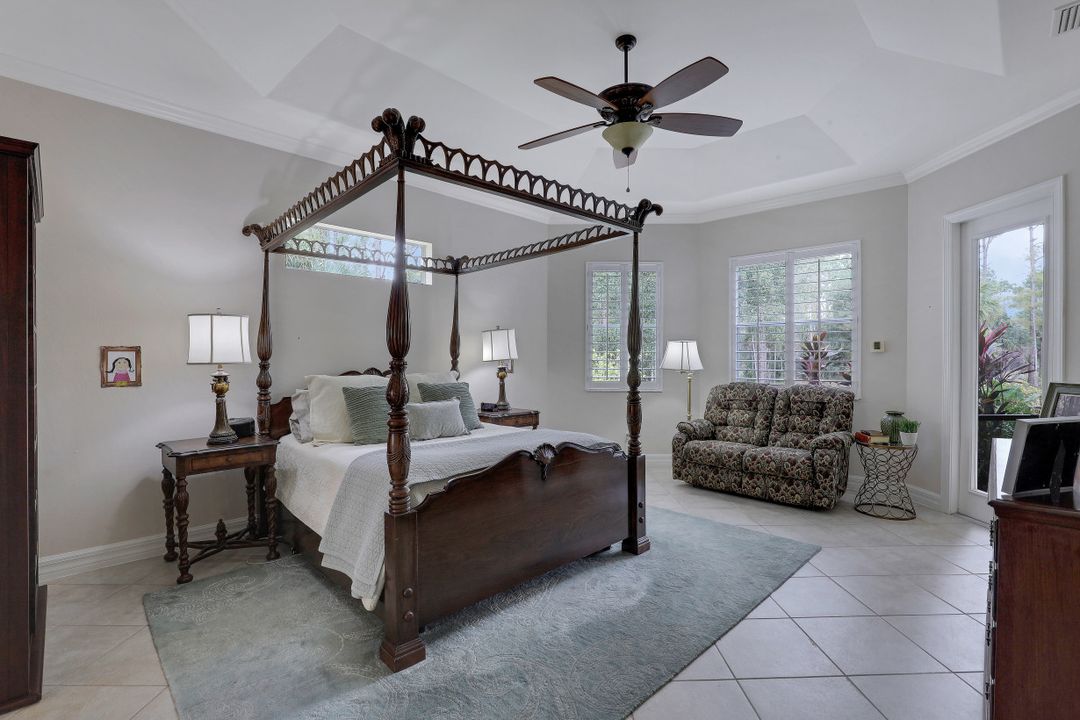 562 14th St SE, Naples, FL 34102