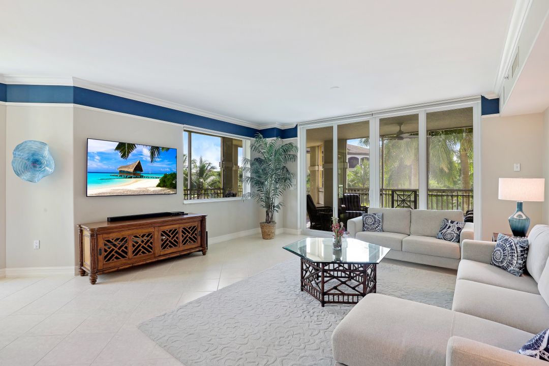 2748 Tiburon Blvd E #202, Naples, FL 34109