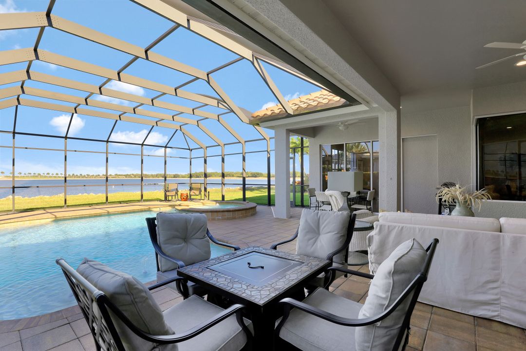 8761 Hideaway Harbor Ct, Naples, FL 34120