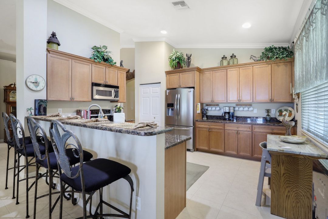 2124 Par Dr, Naples, FL 34120