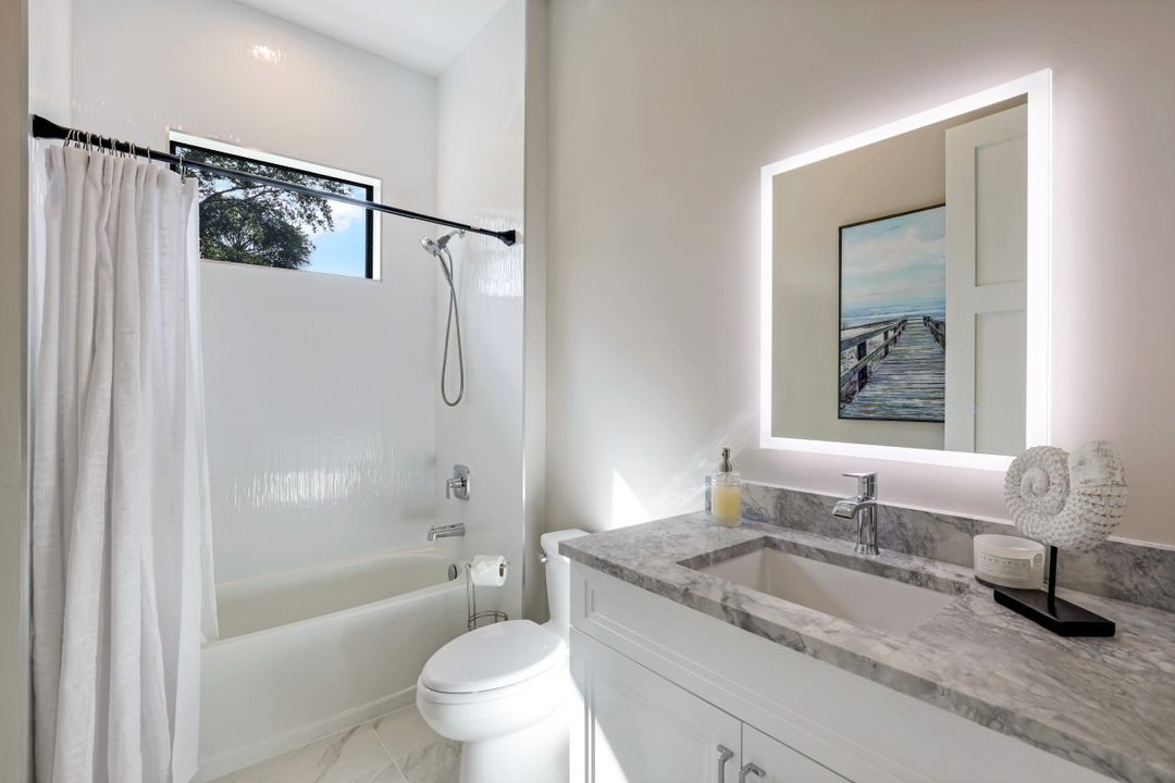 2088 Oakes Blvd, Naples, FL 34119