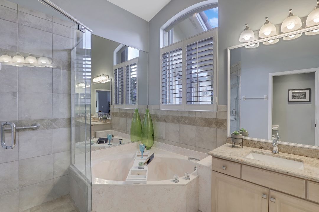 9245 The Ln, Naples, FL 34109