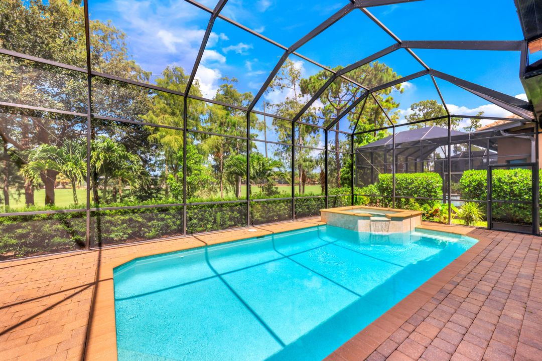 7375 Lantana Cir, Naples, FL 34119