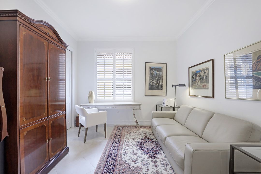 5001 Maxwell Cir #201, Naples, FL 34105