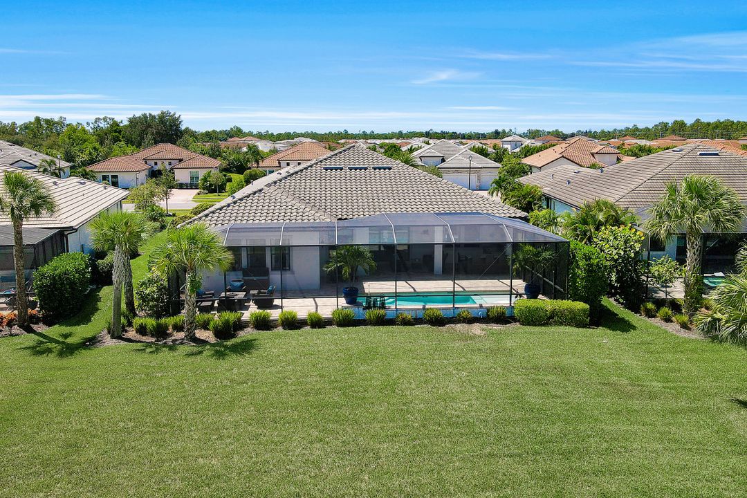 2155 Antigua Ln, Naples, FL 34120