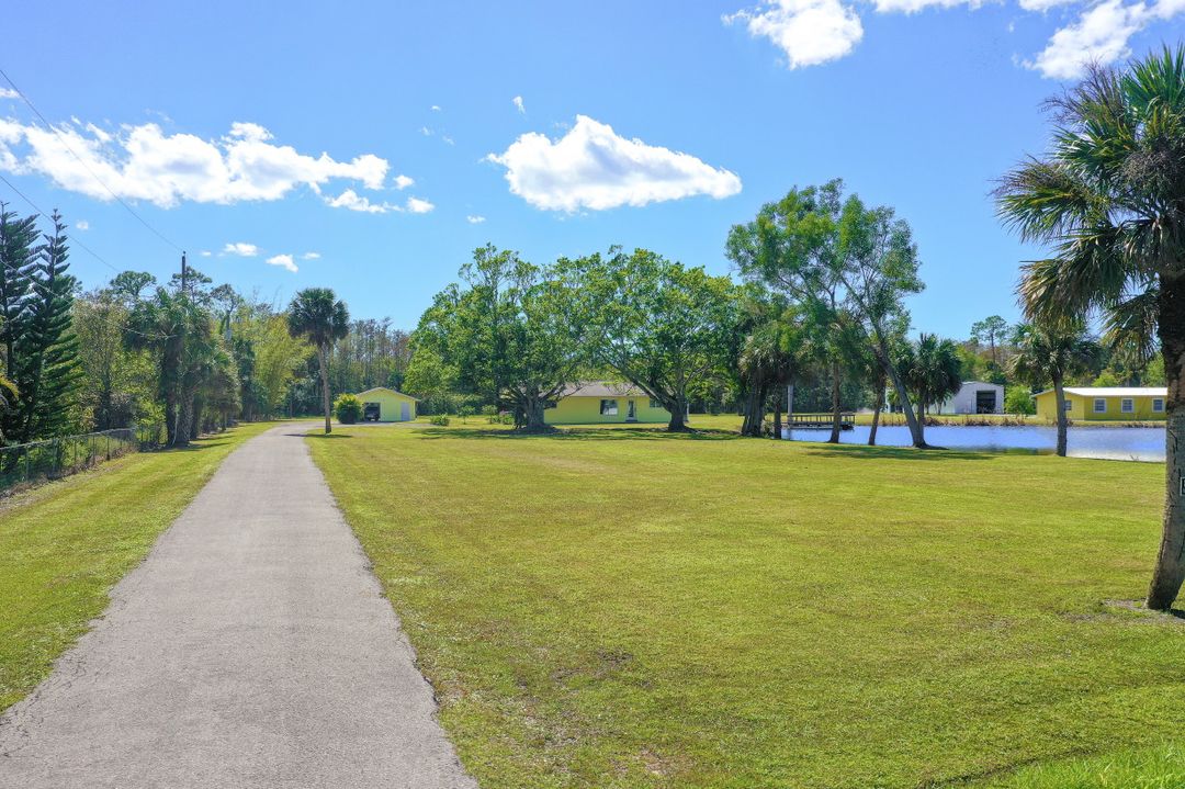 5322 Myrtle Ln, Naples, FL 34113