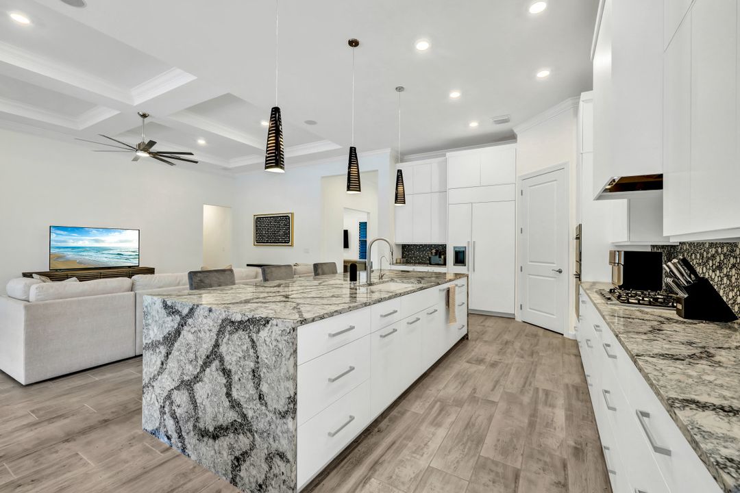 9238 Plover Dr, Naples, FL 34120