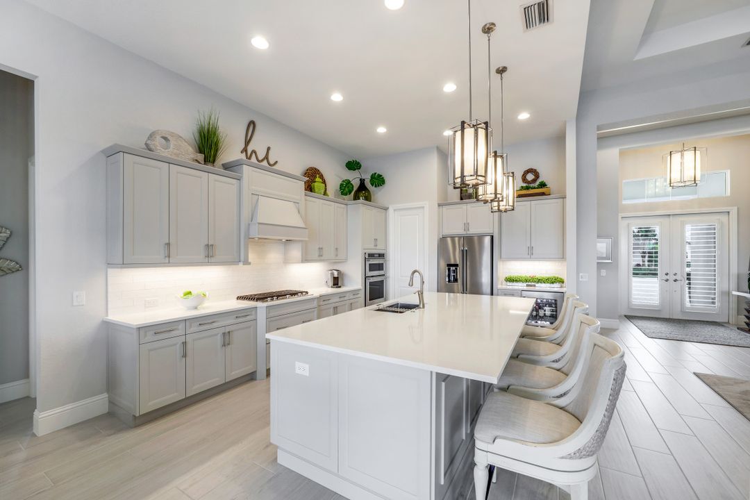 6231 Megans Bay Dr, Naples, FL 34112