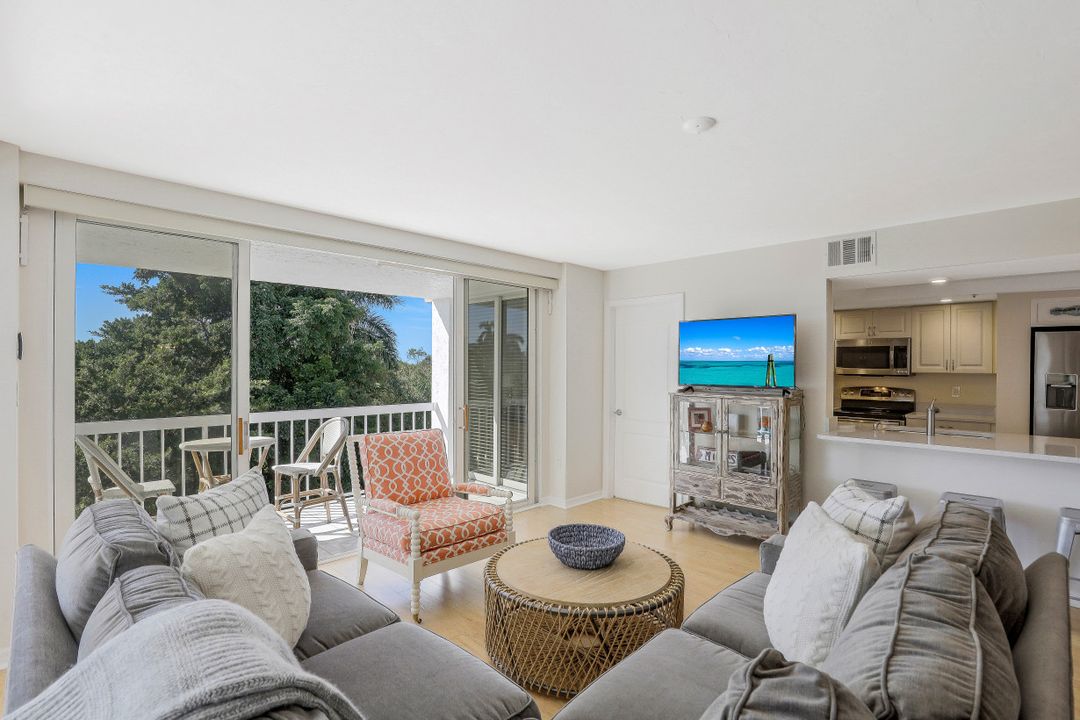 5501 Heron Point Dr #202, Naples, FL 34108