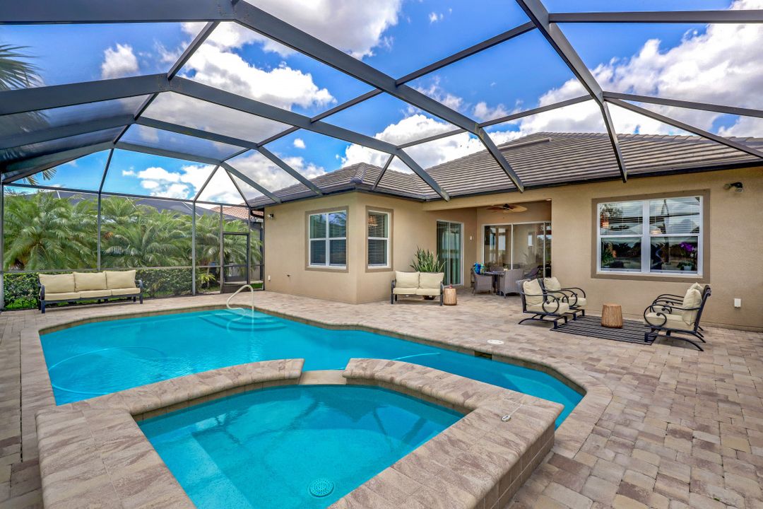 9415 Quarry Dr, Naples, FL 34120
