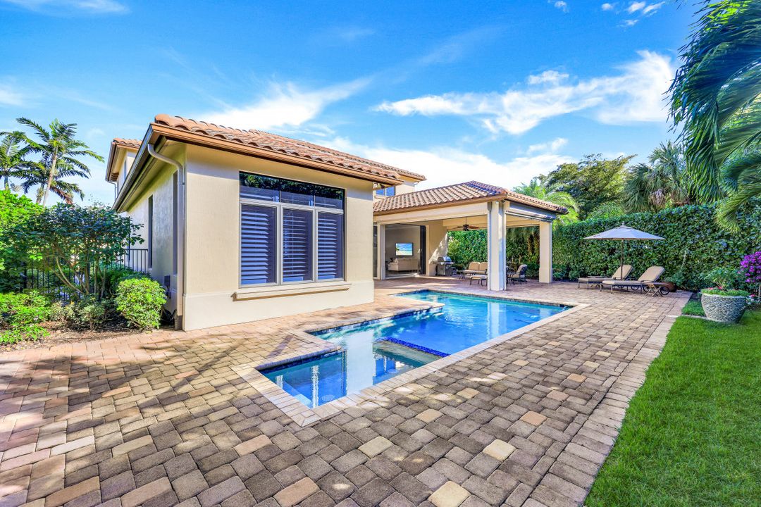 2351 Traditions Ct, Naples, FL 34105