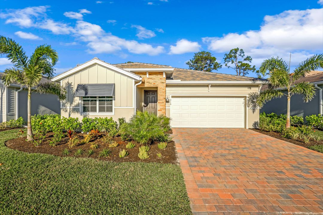 315 Tamarindo Ln, Naples, FL 34114