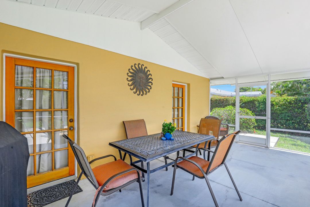 668 93rd Ave N, Naples, FL 34108