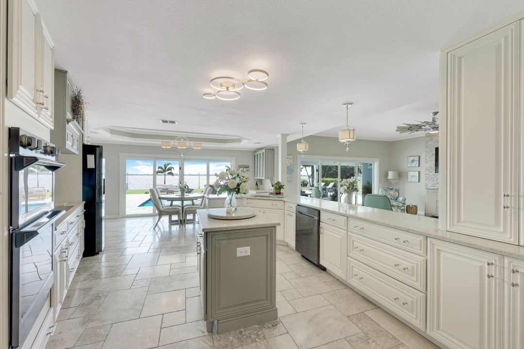 3735 SE 21st Pl, Cape Coral, FL 33904