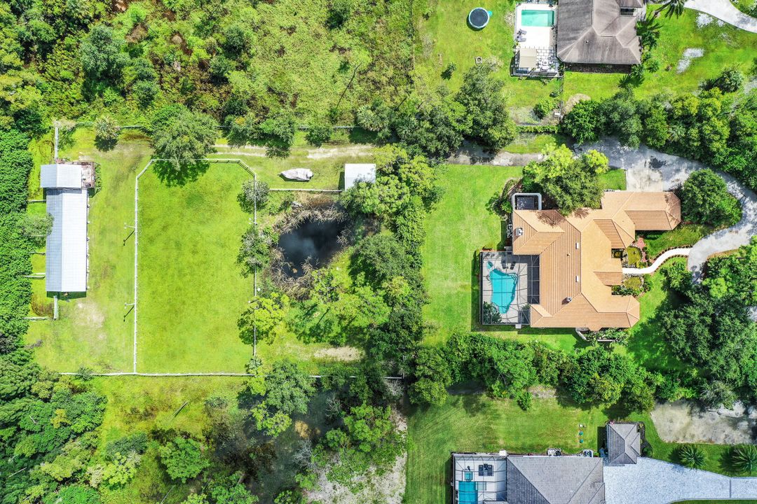 6881 Bottlebrush Ln, Naples, FL 34109