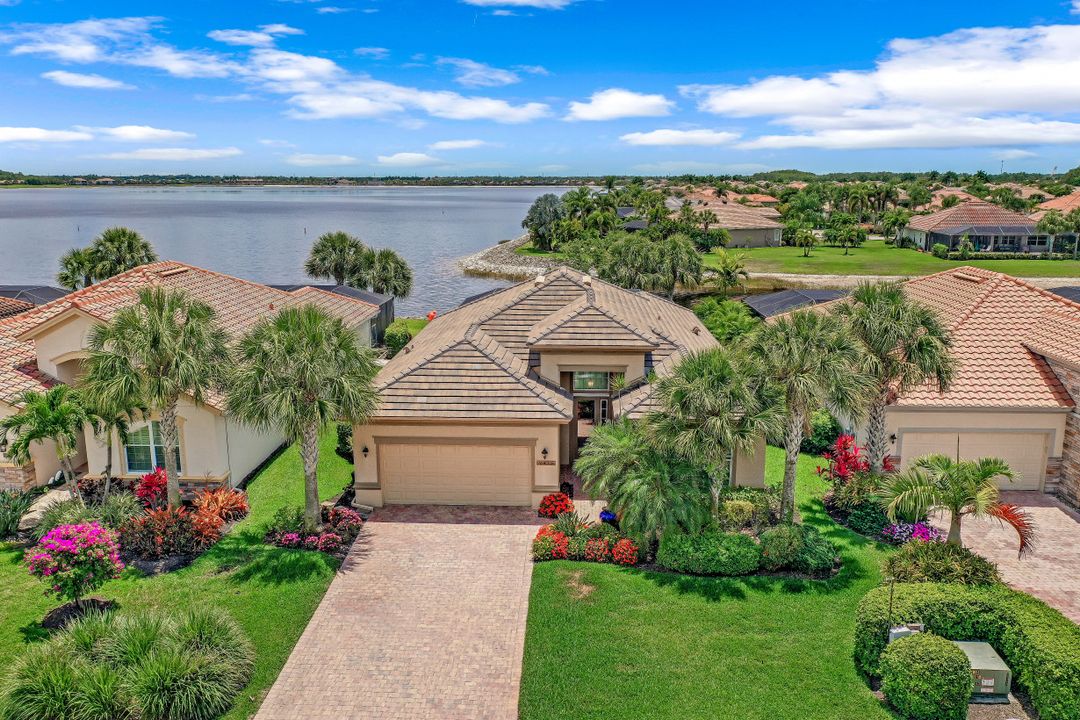 9415 Quarry Dr, Naples, FL 34120