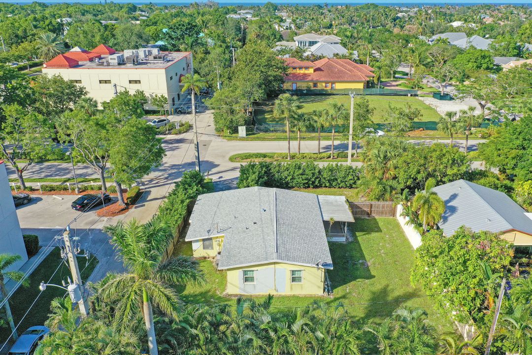 476 7th St N, Naples, FL 34102