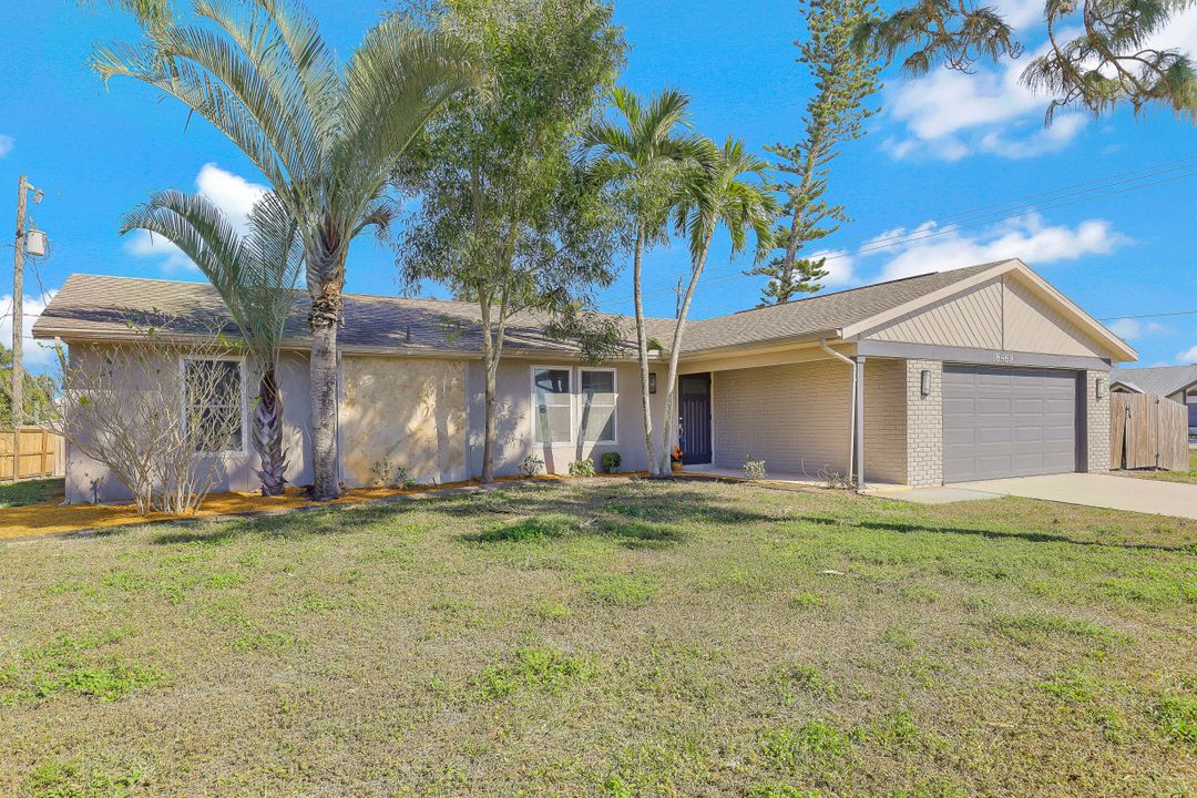 18469 Phlox Dr, Fort Myers, FL 33967