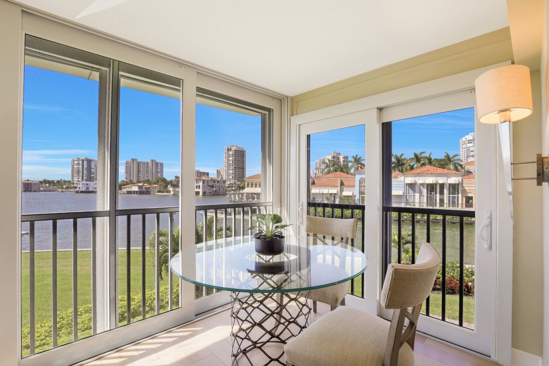 250 Park Shore Dr #103, Naples, FL 34103