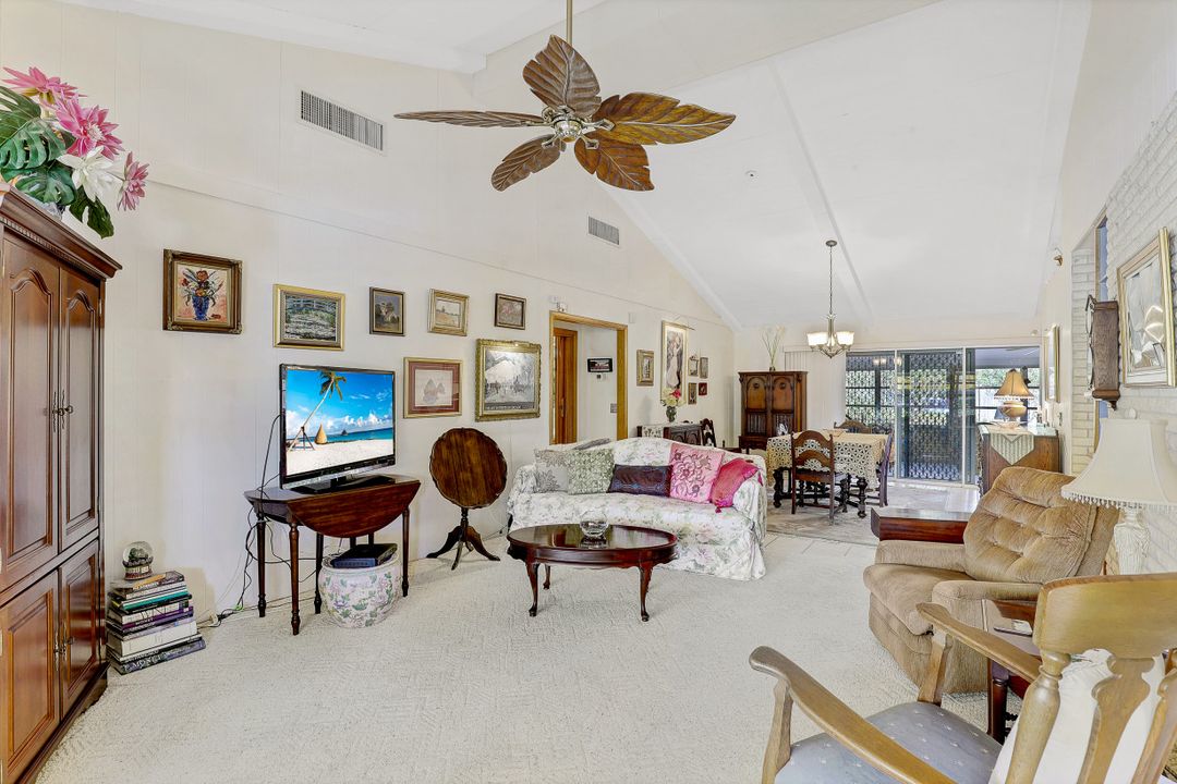 10442 Vanderbilt Dr, Naples, FL 34108