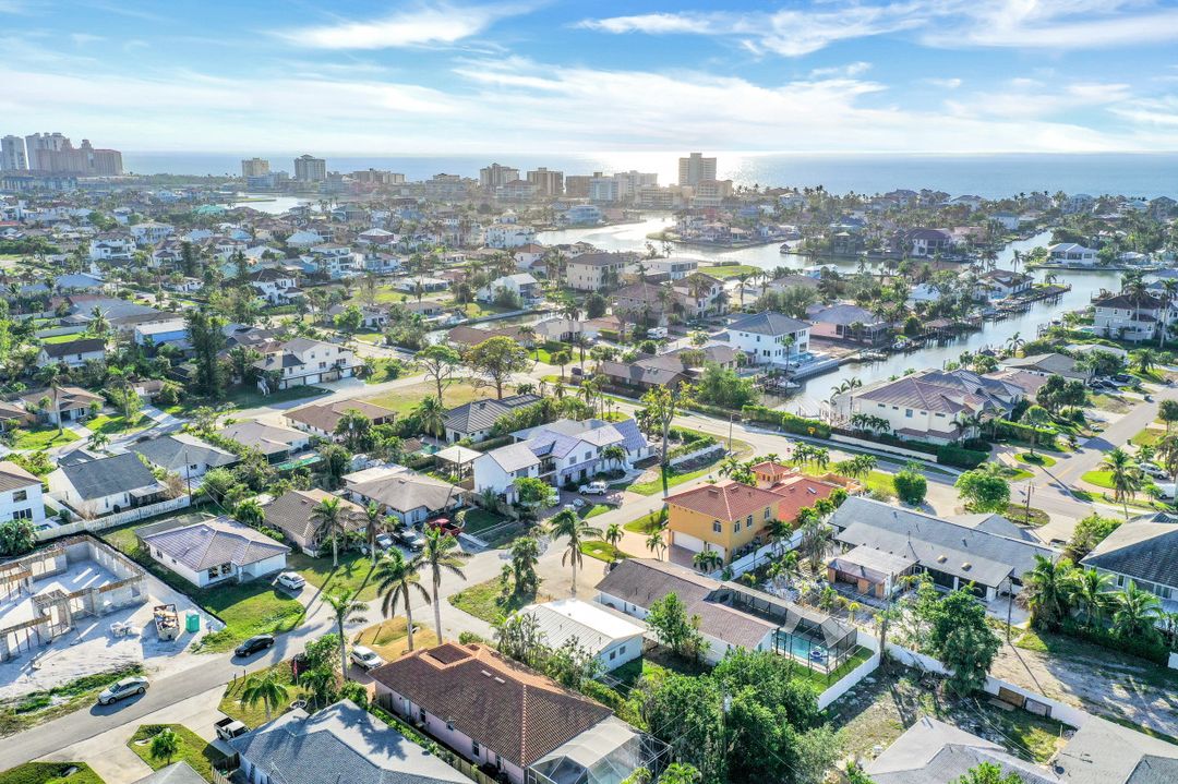 513 104th Ave N, Naples, FL 34108