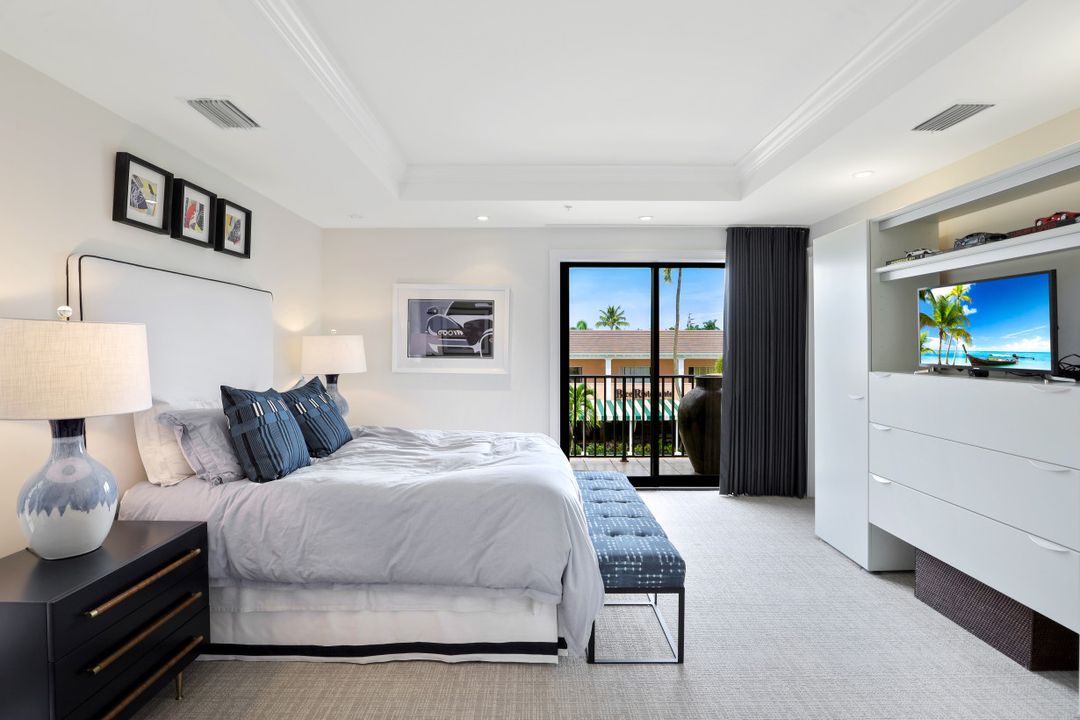 270 5th Ave S #H-2, Naples, FL 34102