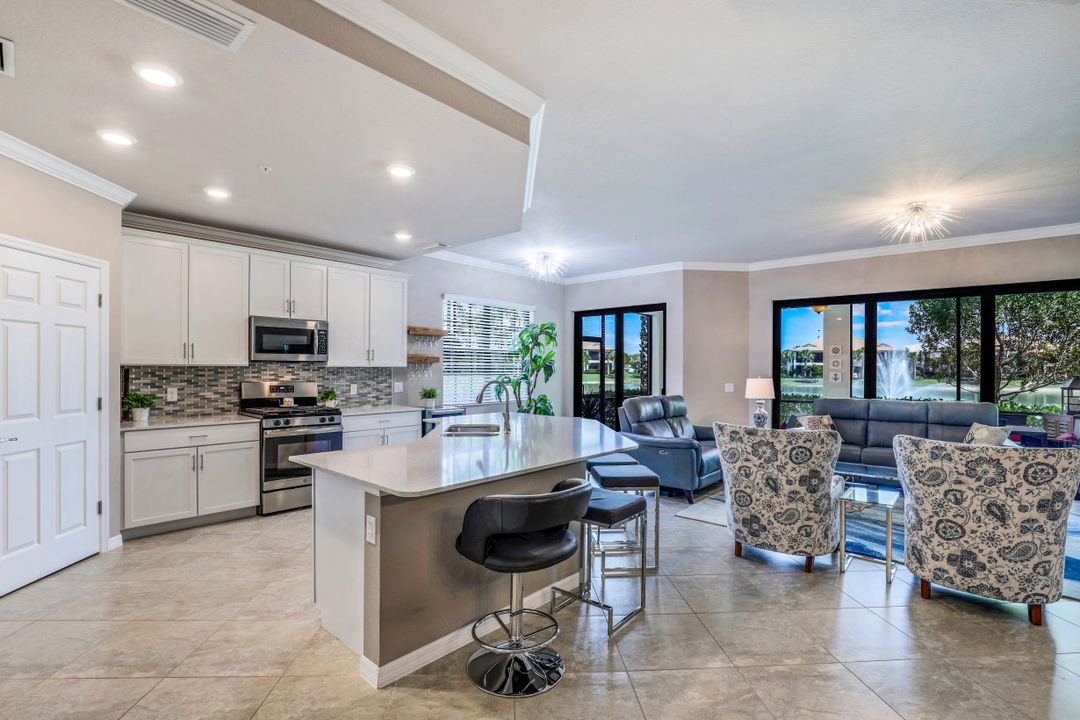 2149 Frangipani Cir #101, Naples, FL 34120