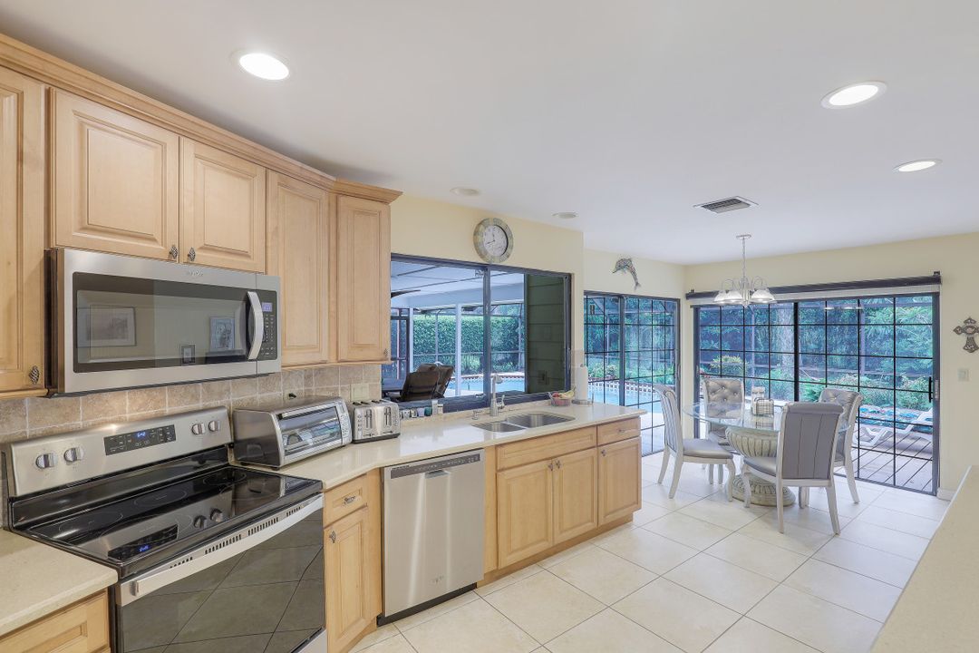 2259 Queens Way, Naples, FL 34112