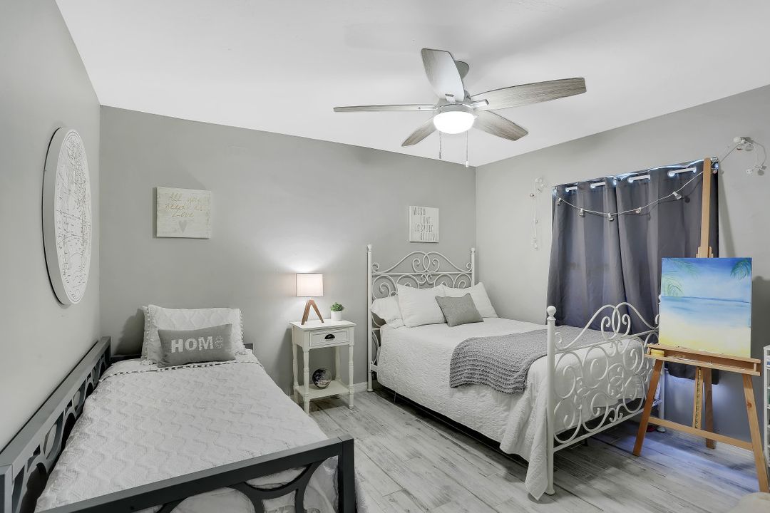 7359 Stonegate Dr, Naples, FL 34109